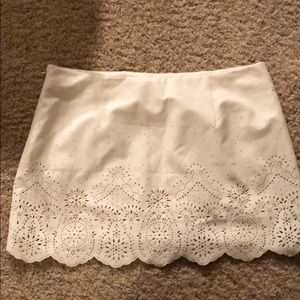 White textured mini skirt